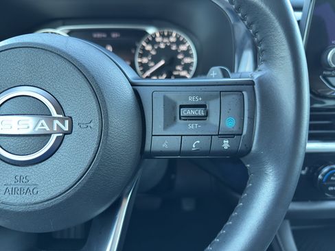 Used 2025 Nissan Pathfinder SV image 30