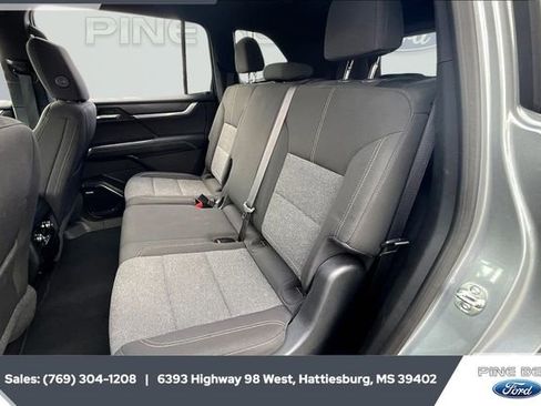 Used 2025 GMC Acadia Elevation image 19