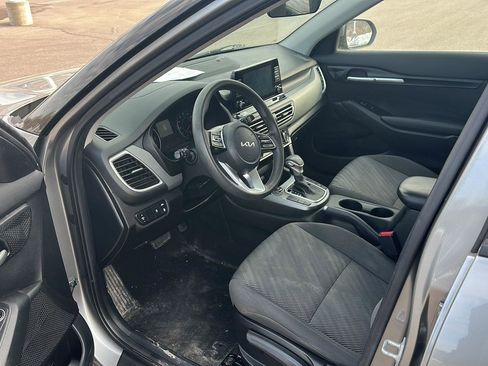 Used 2023 Kia Seltos LX image 9