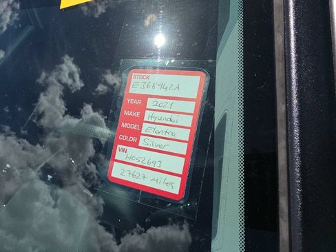 Used 2021 Hyundai Elantra SEL w/ Convenience Package FWD image 8