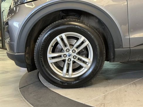 Used 2021 Ford Explorer XLT AWD/4WD image 26