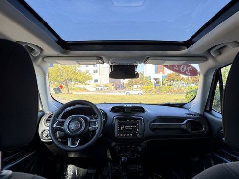 Certified 2023 Jeep Renegade Latitude w/ Sun/Sound Group AWD/4WD image 37