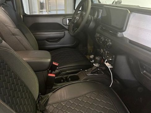 Used 2025 Jeep Wrangler Sport S image 6