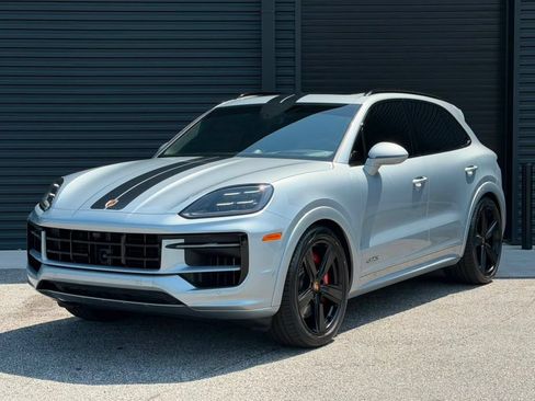 Certified 2025 Porsche Cayenne GTS AWD/4WD image 1