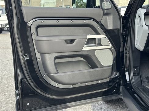 Used 2024 Land Rover Defender 130 S image 11