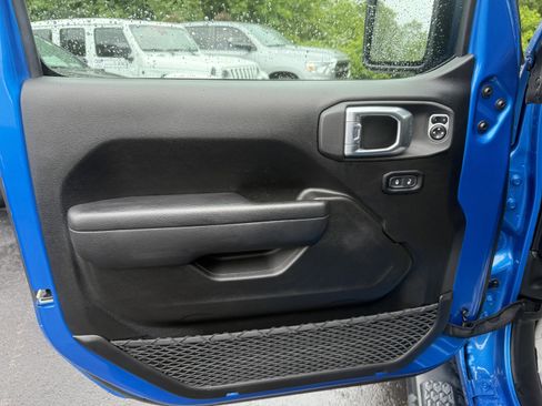 Used 2024 Jeep Wrangler Sport AWD/4WD image 10