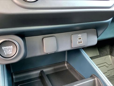 New 2025 Ford Maverick XLT w/ XLT Luxury Package image 19