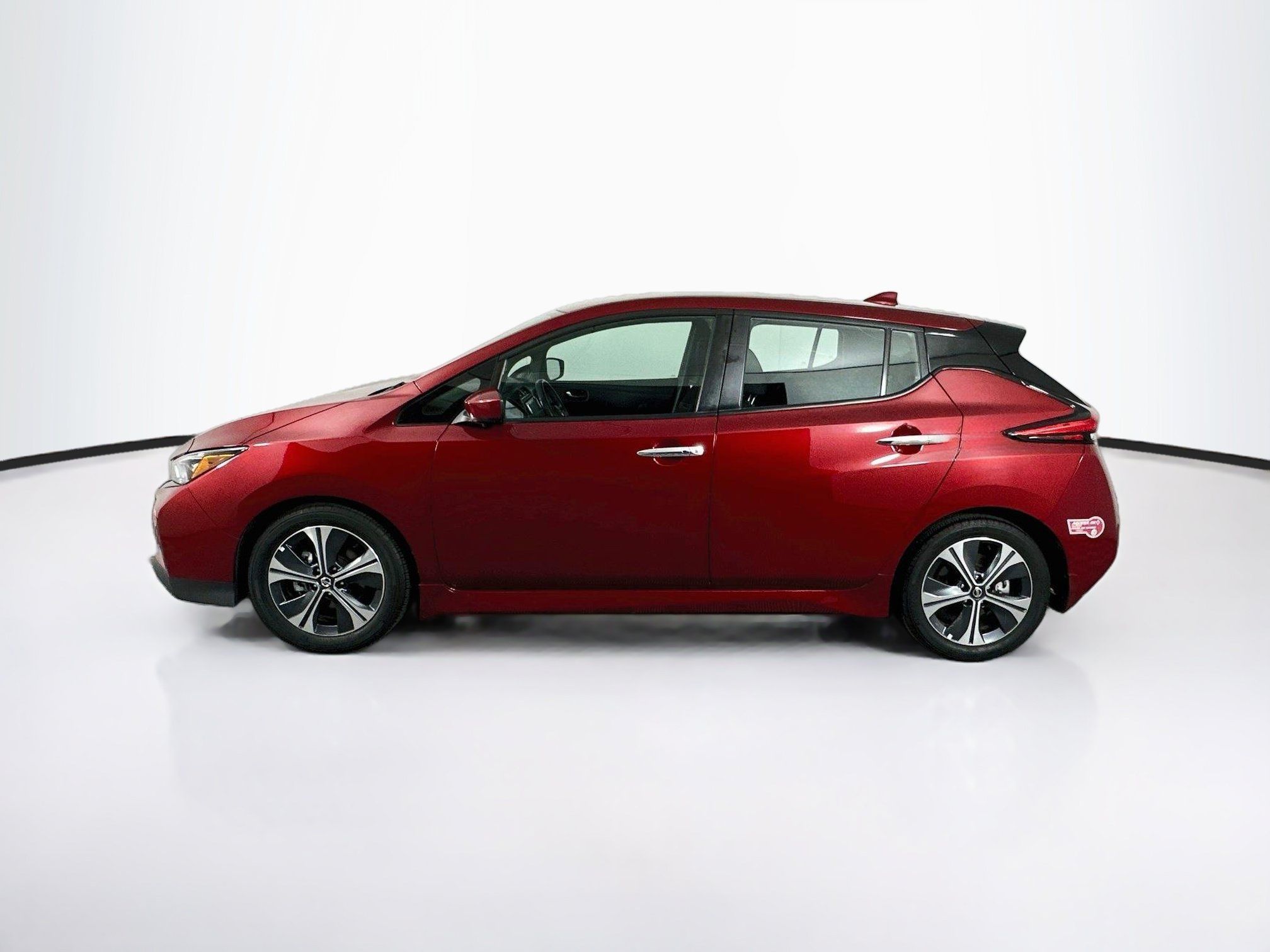 Used 2021 Nissan Leaf SV w/ SV Technology Package FWD image 4