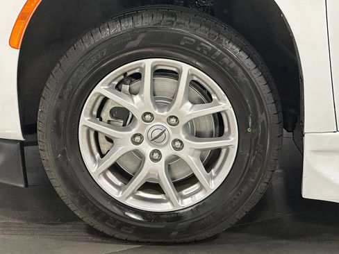 Used 2023 Chrysler Pacifica Touring-L FWD image 14