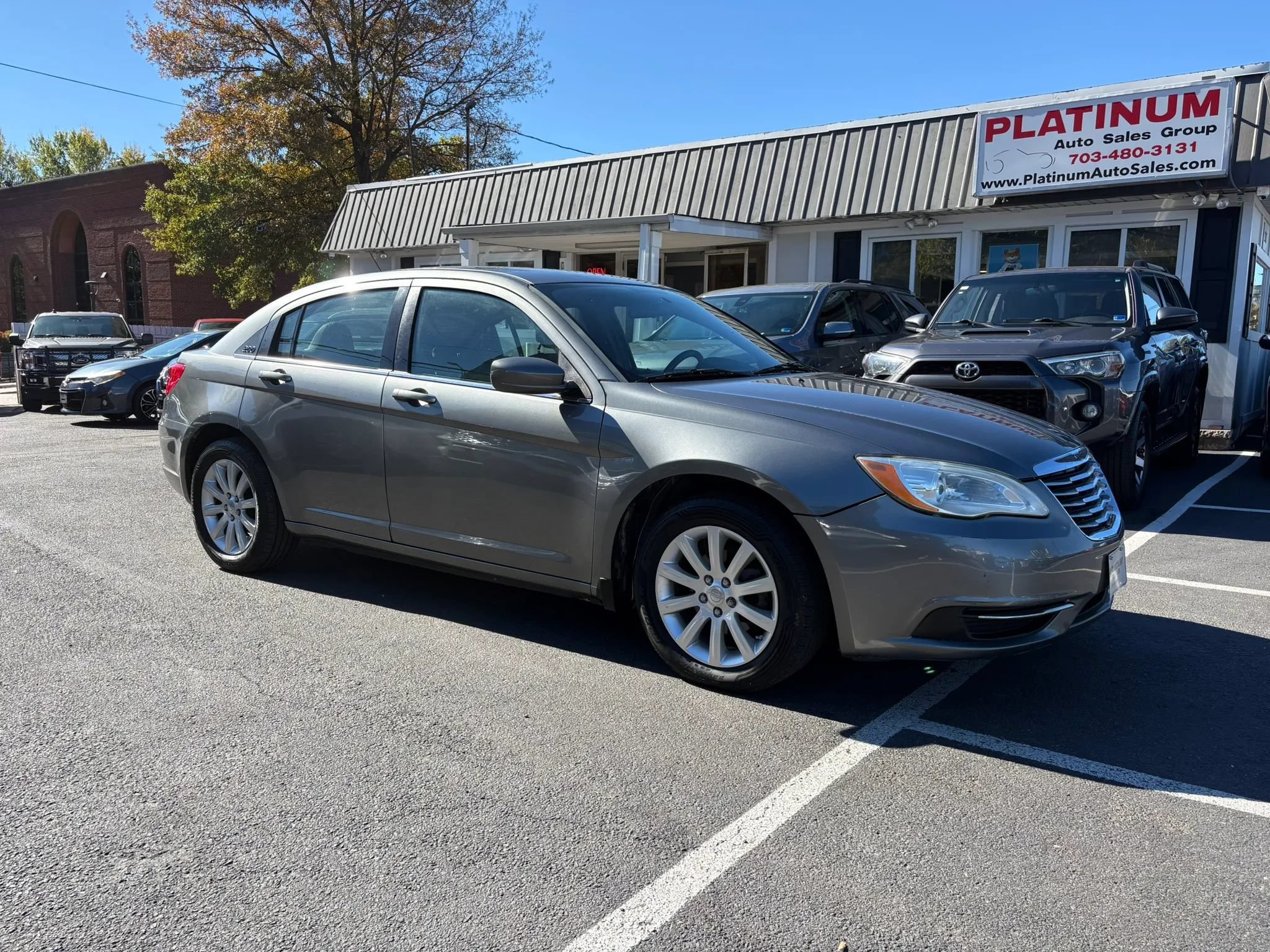 Used 2013 Chrysler 200 Touring FWD image 1