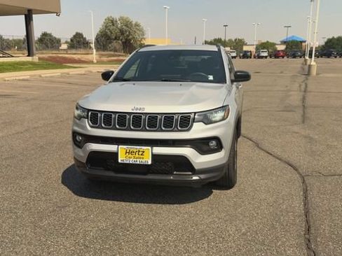 Used 2024 Jeep Compass Latitude AWD/4WD image 3