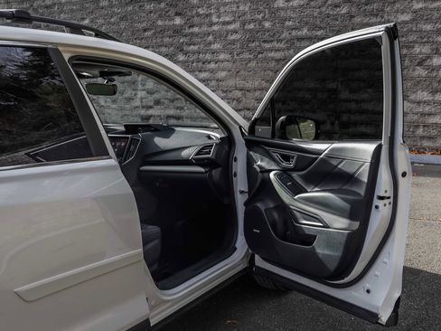 Used 2023 Subaru Forester Limited image 15