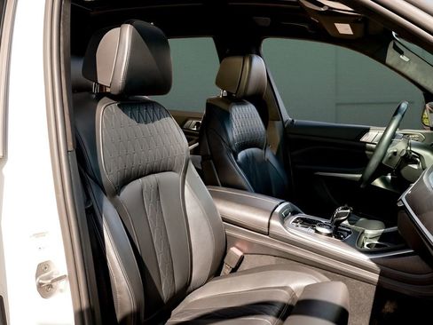 Used 2021 BMW ALPINA XB7 image 2