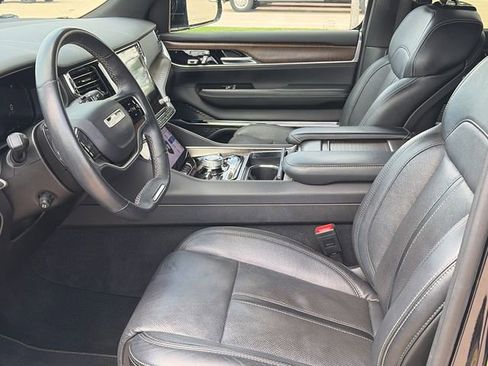 Used 2023 Jeep Grand Wagoneer 4WD image 17