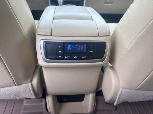 Used 2017 Toyota Highlander Limited AWD/4WD image 21