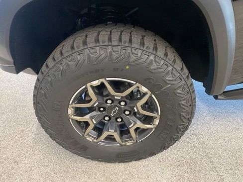 New 2026 Chevrolet Colorado ZR2 w/ Technology Package AWD/4WD image 10