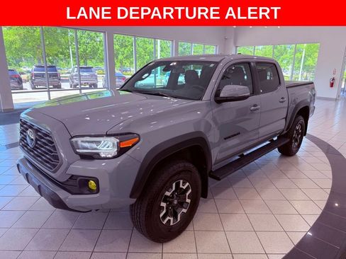Used 2021 Toyota Tacoma TRD Off-Road w/ Technology Package AWD/4WD image 3