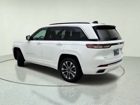 Used 2024 Jeep Grand Cherokee Overland w/ Luxury Tech Group IV AWD/4WD image 12