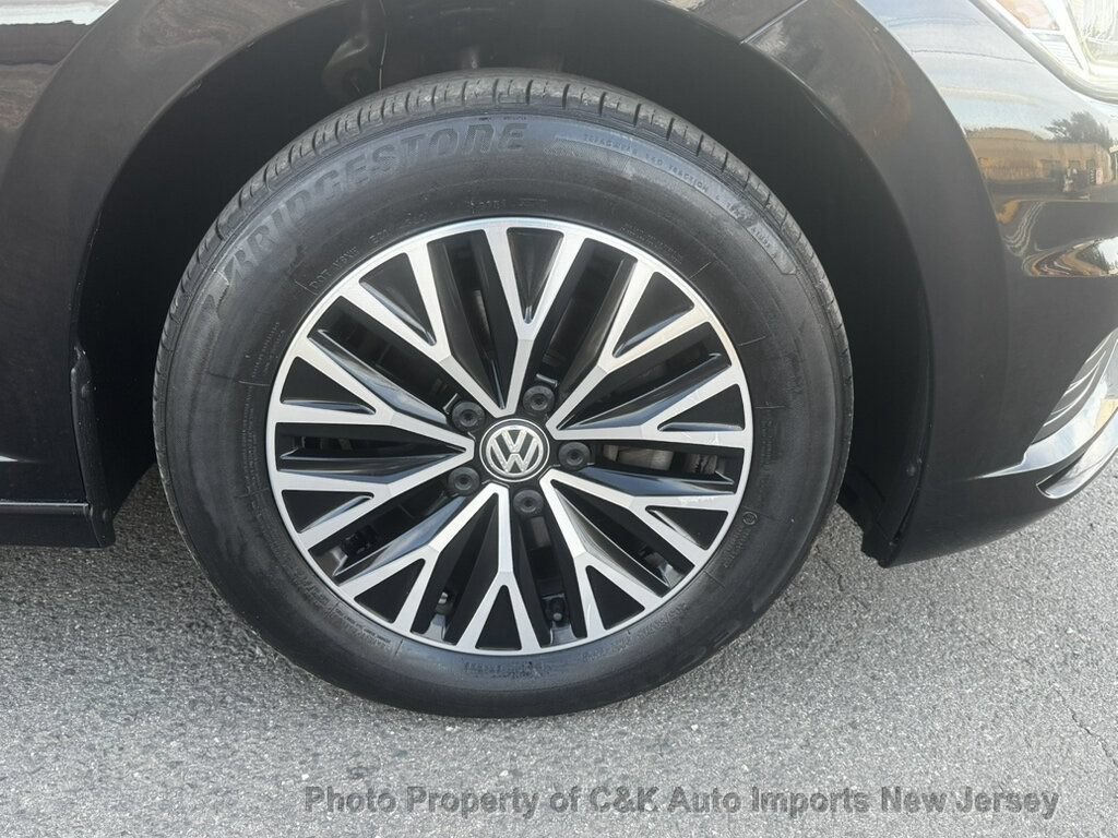 Used 2019 Volkswagen Jetta SEL w/ Cold Weather Package FWD image 14