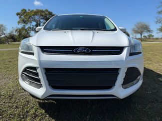 Used 2015 Ford Escape SE FWD video 2