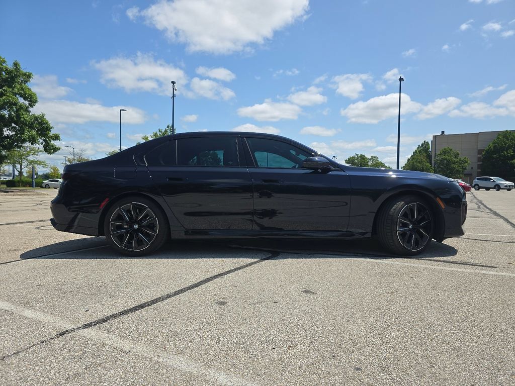Used 2024 BMW 760i xDrive AWD/4WD image 18