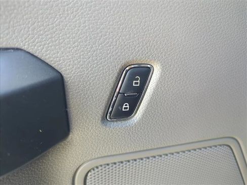 Used 2017 Ford F150 XLT image 24