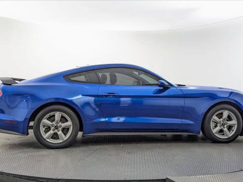 Used 2019 Ford Mustang Coupe RWD image 9