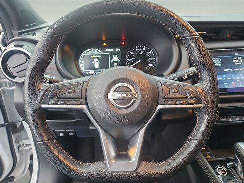 Certified 2022 Nissan Kicks SR w/ Interior Electronics Package image 17