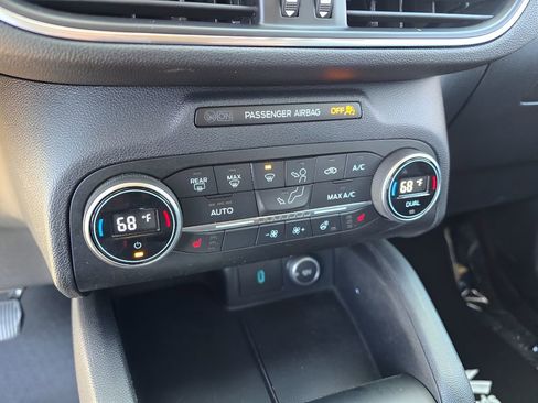 Used 2020 Ford Escape Titanium image 20