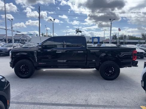 Used 2025 Ford F250 Platinum w/ Platinum Plus Package AWD/4WD image 3