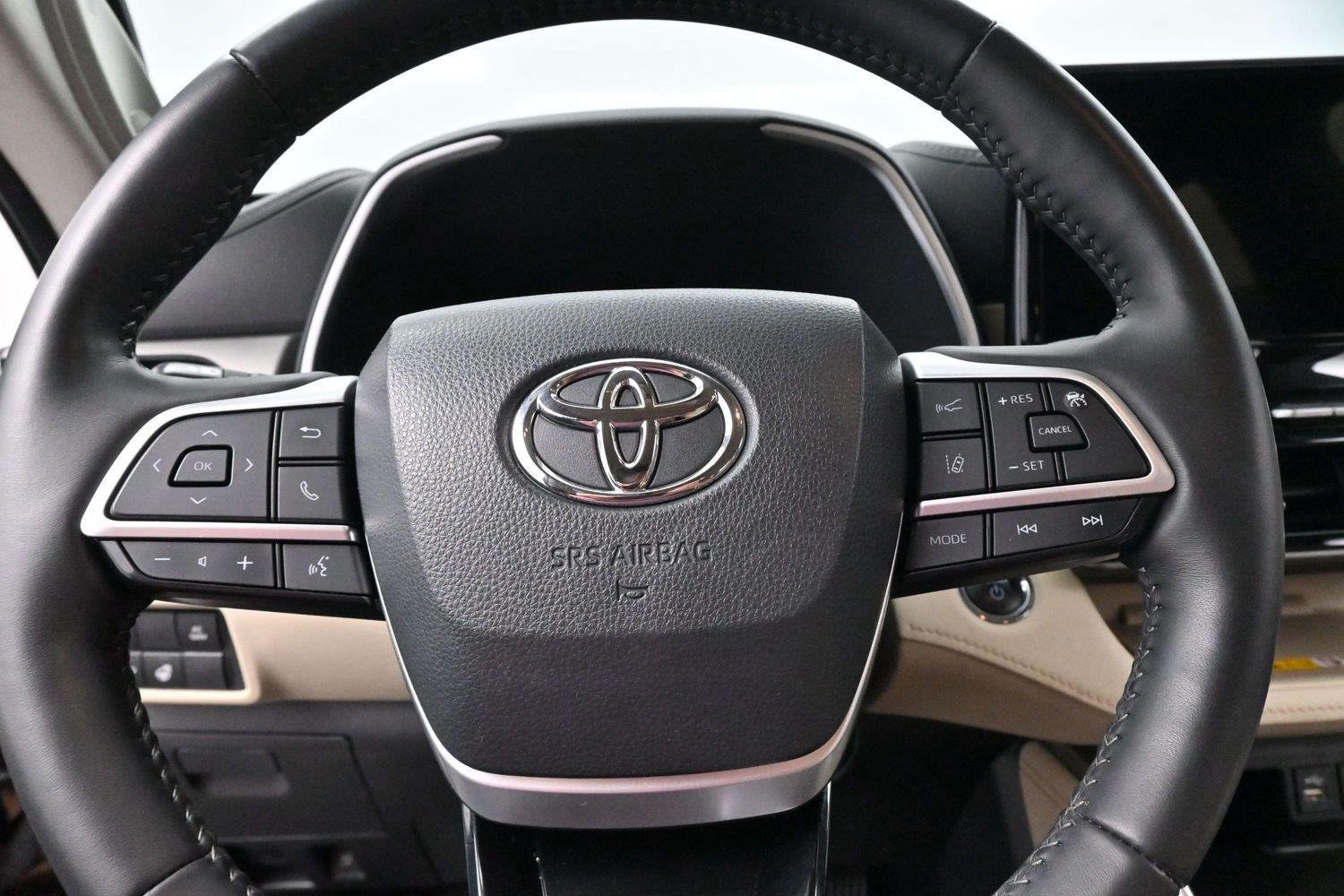 Used 2023 Toyota Highlander Limited AWD/4WD image 19