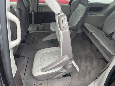 Used 2021 Chrysler Voyager Lxi FWD image 23