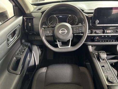 Used 2024 Nissan Pathfinder SV AWD/4WD image 25