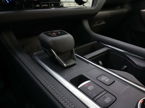 Used 2024 Nissan Pathfinder Platinum image 15