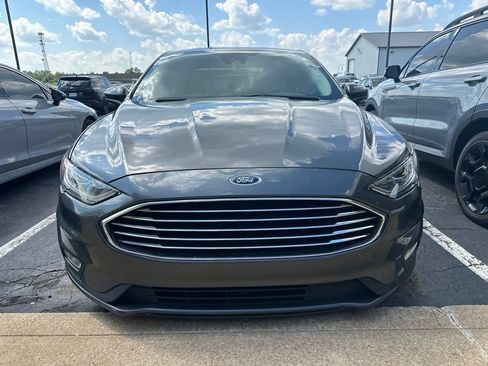 Used 2020 Ford Fusion SE w/ Equipment Group 151A FWD image 3