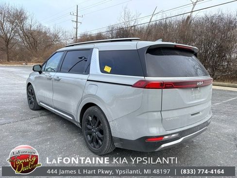 Used 2024 Kia Carnival SX Prestige image 3