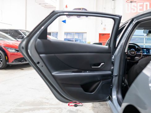 Used 2023 Hyundai Elantra SEL w/ Convenience Package image 38