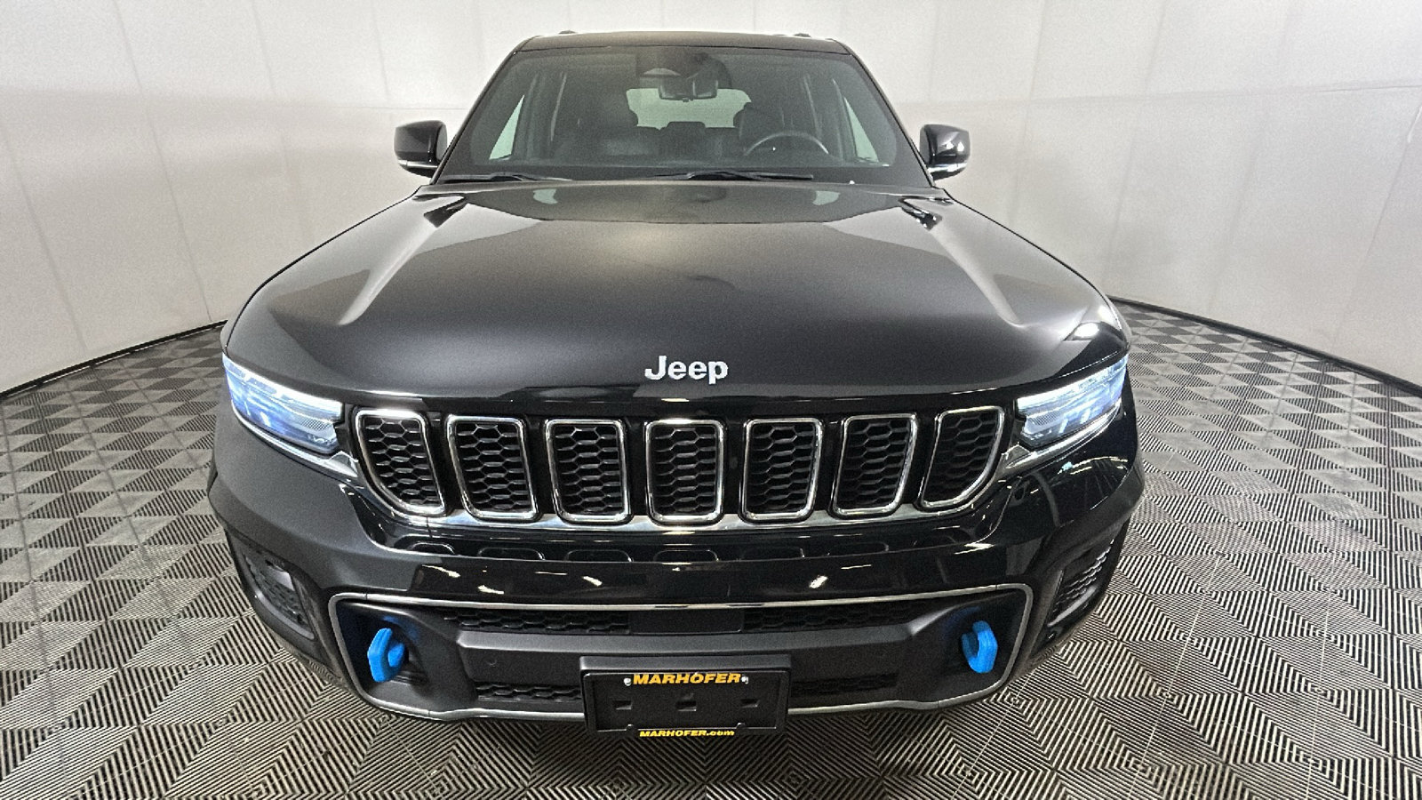 Used 2023 Jeep Grand Cherokee Overland w/ Luxury Tech Group IV AWD/4WD image 9