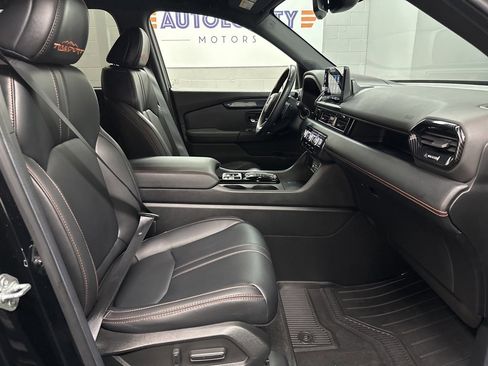 Used 2025 Honda Pilot TrailSport image 20