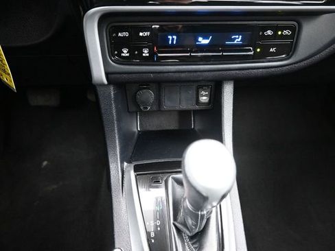 Used 2018 Toyota Corolla LE image 30