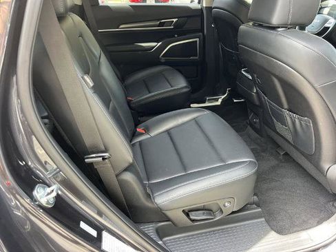 Used 2025 Kia Telluride S FWD image 13
