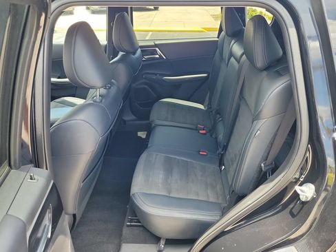 Used 2024 Mitsubishi Outlander SE AWD/4WD image 9
