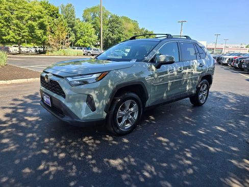 Used 2022 Toyota RAV4 XLE w/ Convenience Package AWD/4WD image 3