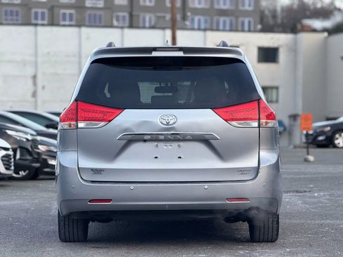 Used 2013 Toyota Sienna Limited image 8
