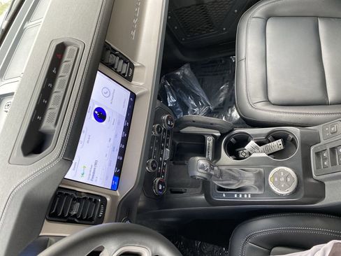 New 2025 Ford Bronco Outer Banks w/ Sasquatch Package AWD/4WD image 26