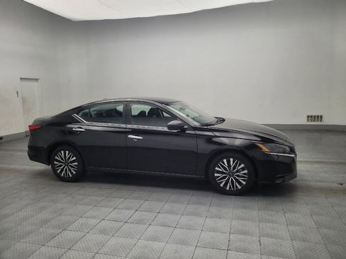 Used 2024 Nissan Altima 2.5 SV image 11