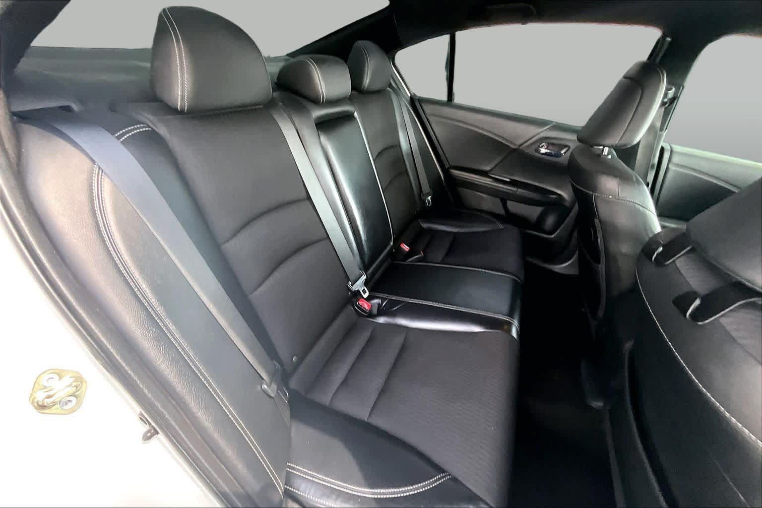 Used 2016 Honda Accord Sport image 18