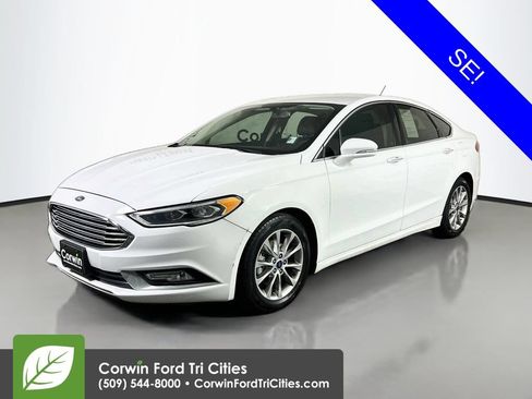Used 2017 Ford Fusion SE w/ Fusion SE Technology Package FWD image 5