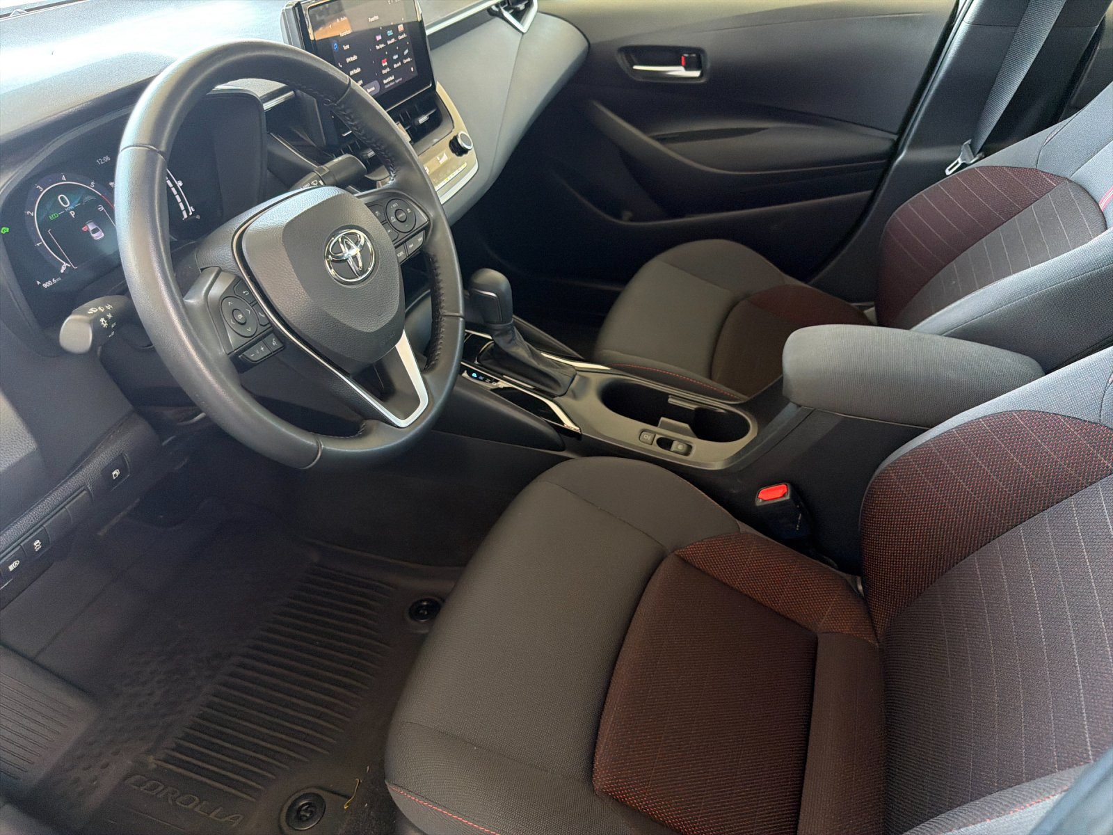 Used 2026 Toyota Corolla SE FWD image 9