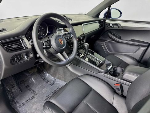 Certified 2026 Porsche Macan AWD/4WD image 4